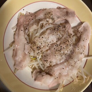 レンジで★もやしと豚肉蒸し。